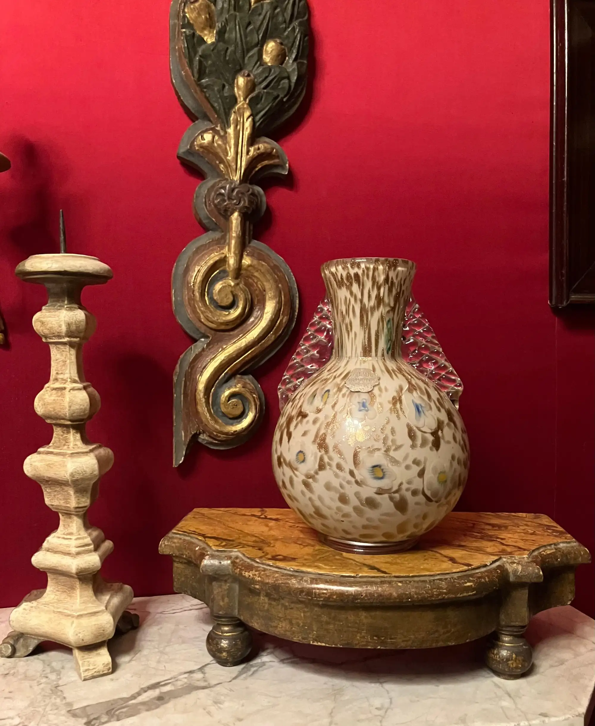 Base Espositiva Italiana del XIX Secolo, Legno Dorato e Laccato con Piano in Finto Marmo - immagine 3