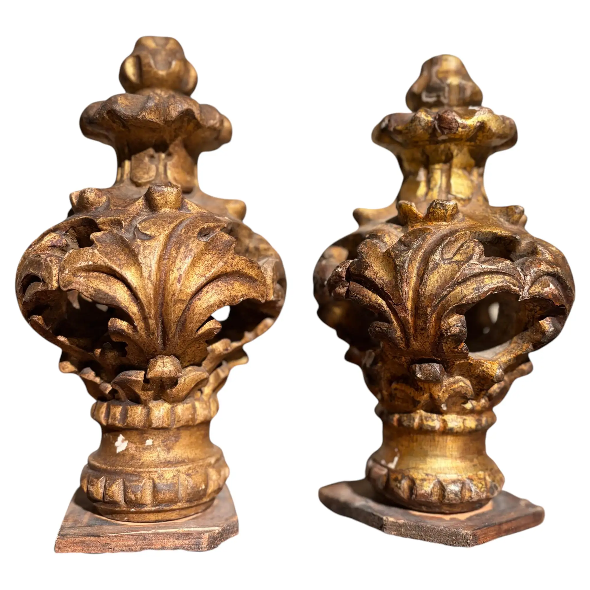 Coppia di Pinnacoli in Legno Intagliato e Dorato, Epoca Luigi XV, XVIII Secolo