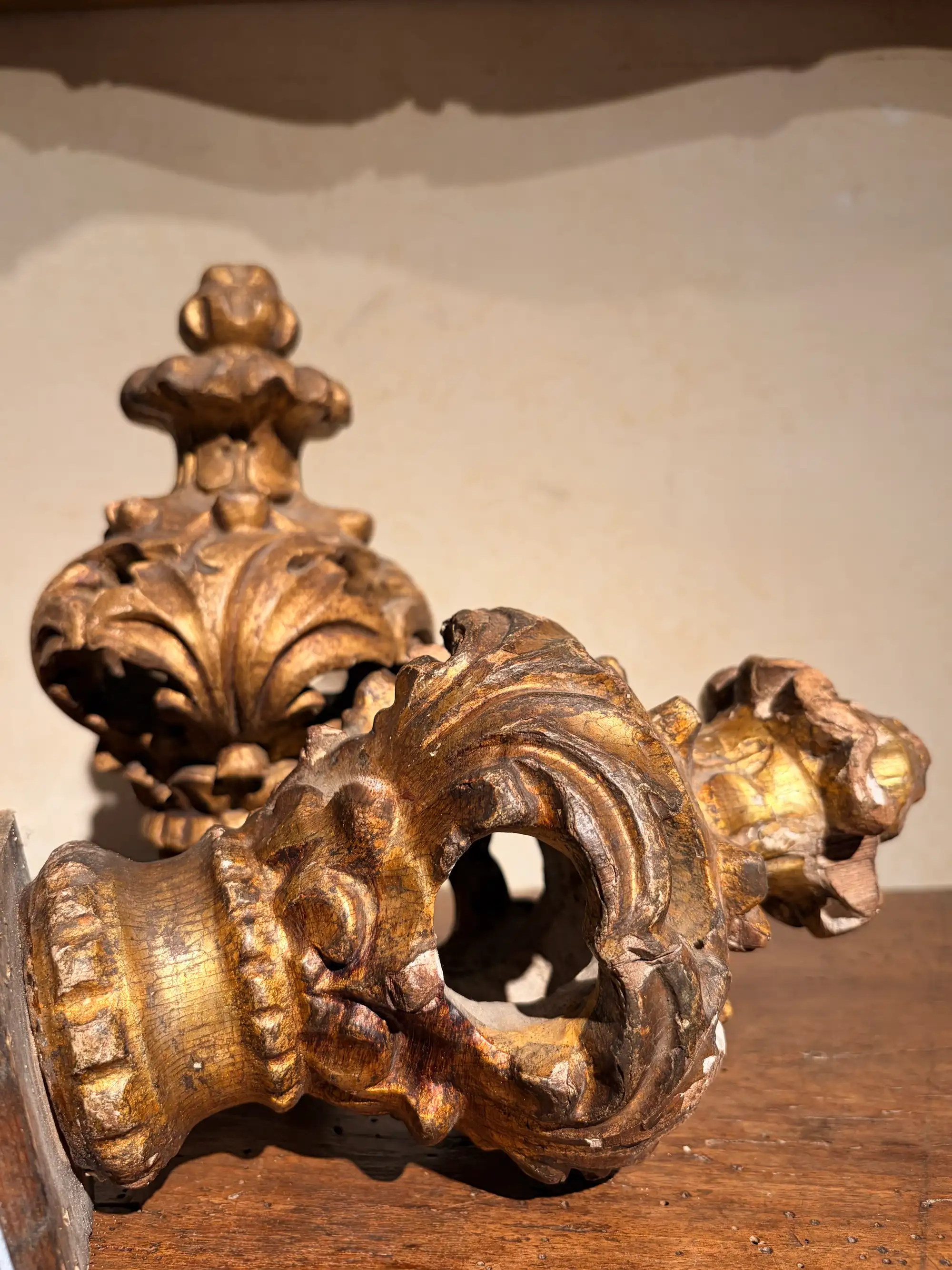 Coppia di Pinnacoli in Legno Intagliato e Dorato, Epoca Luigi XV, XVIII Secolo - immagine 7