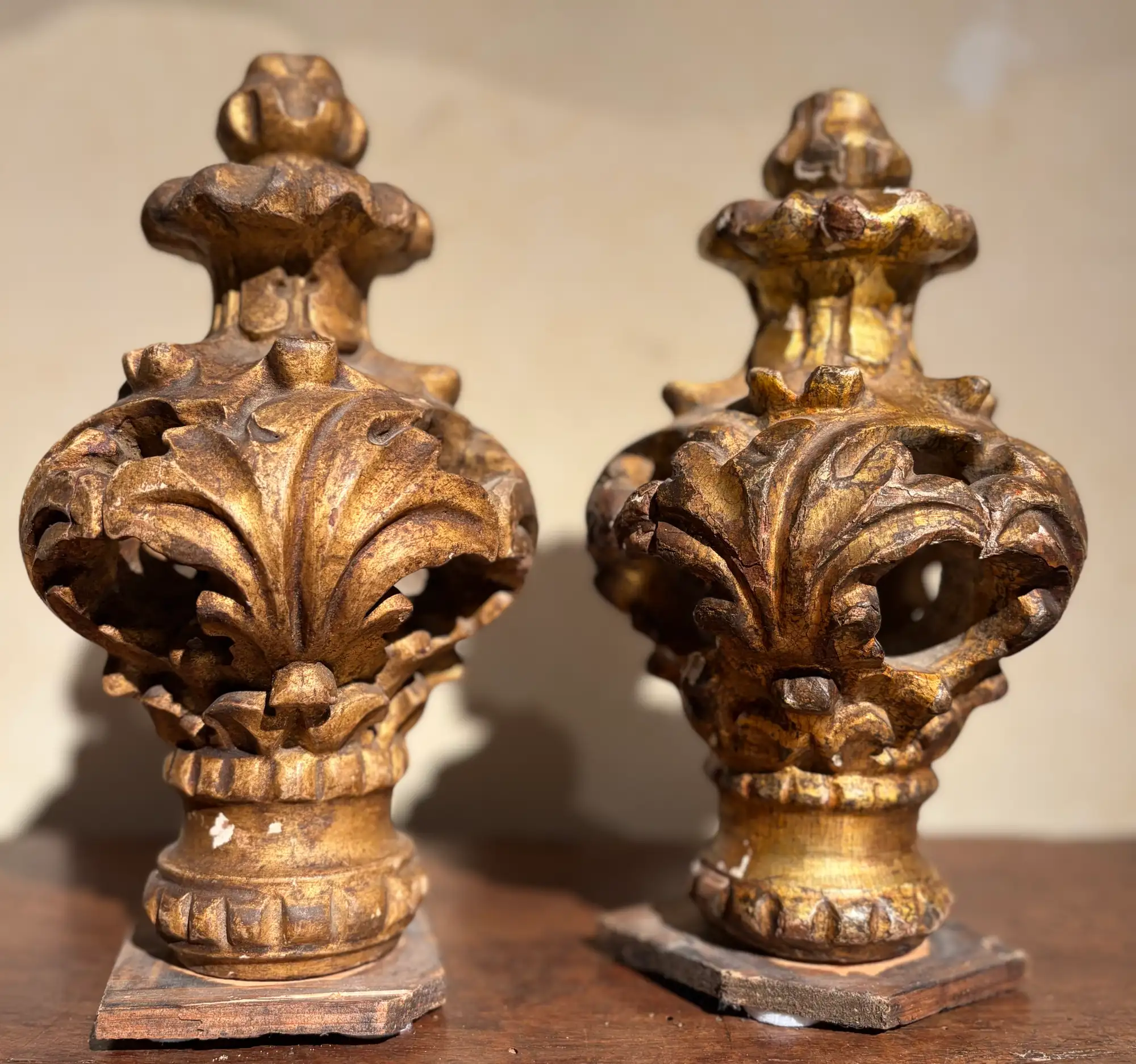 Coppia di Pinnacoli in Legno Intagliato e Dorato, Epoca Luigi XV, XVIII Secolo - immagine 8