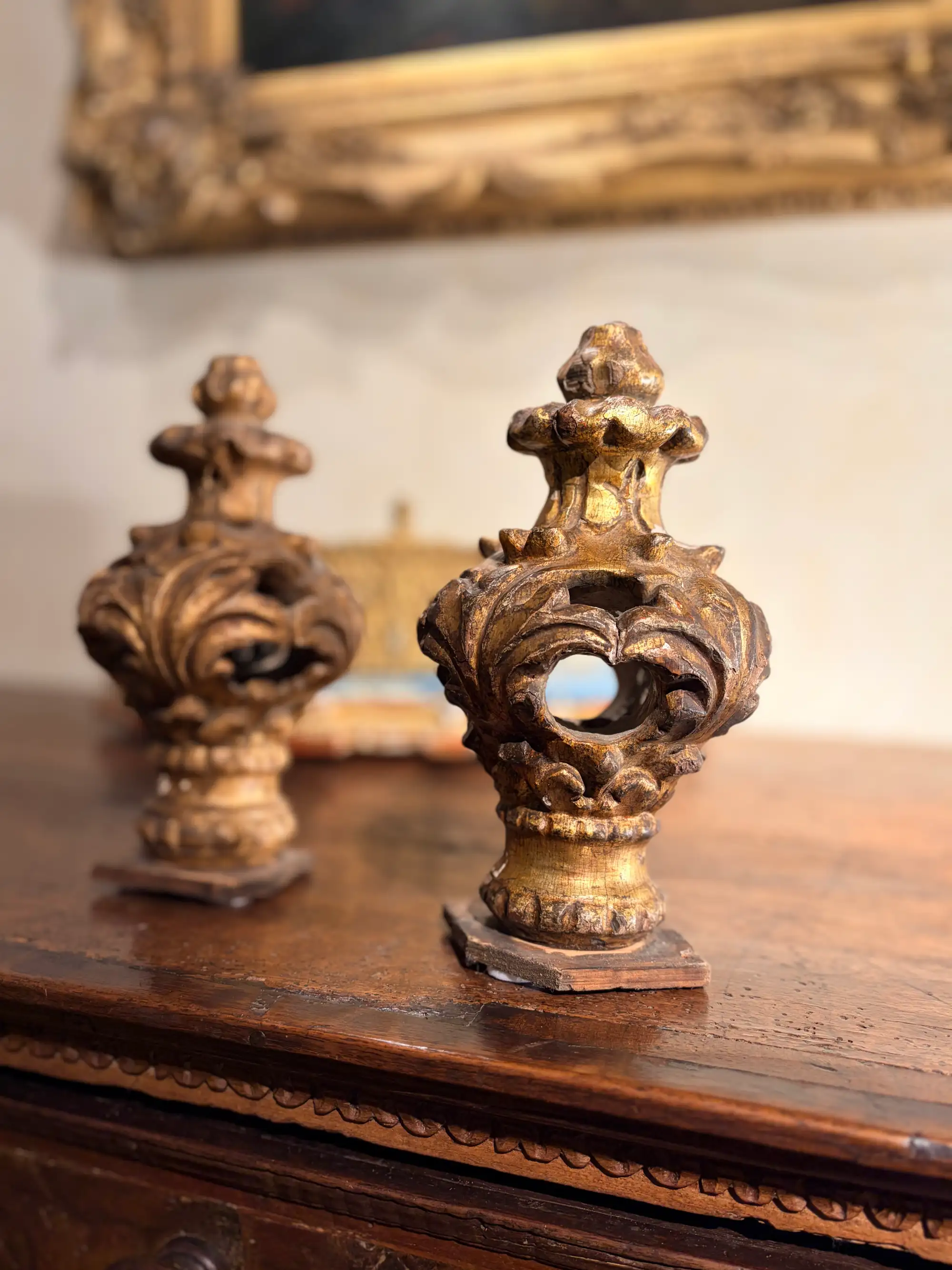 Coppia di Pinnacoli in Legno Intagliato e Dorato, Epoca Luigi XV, XVIII Secolo - immagine 9