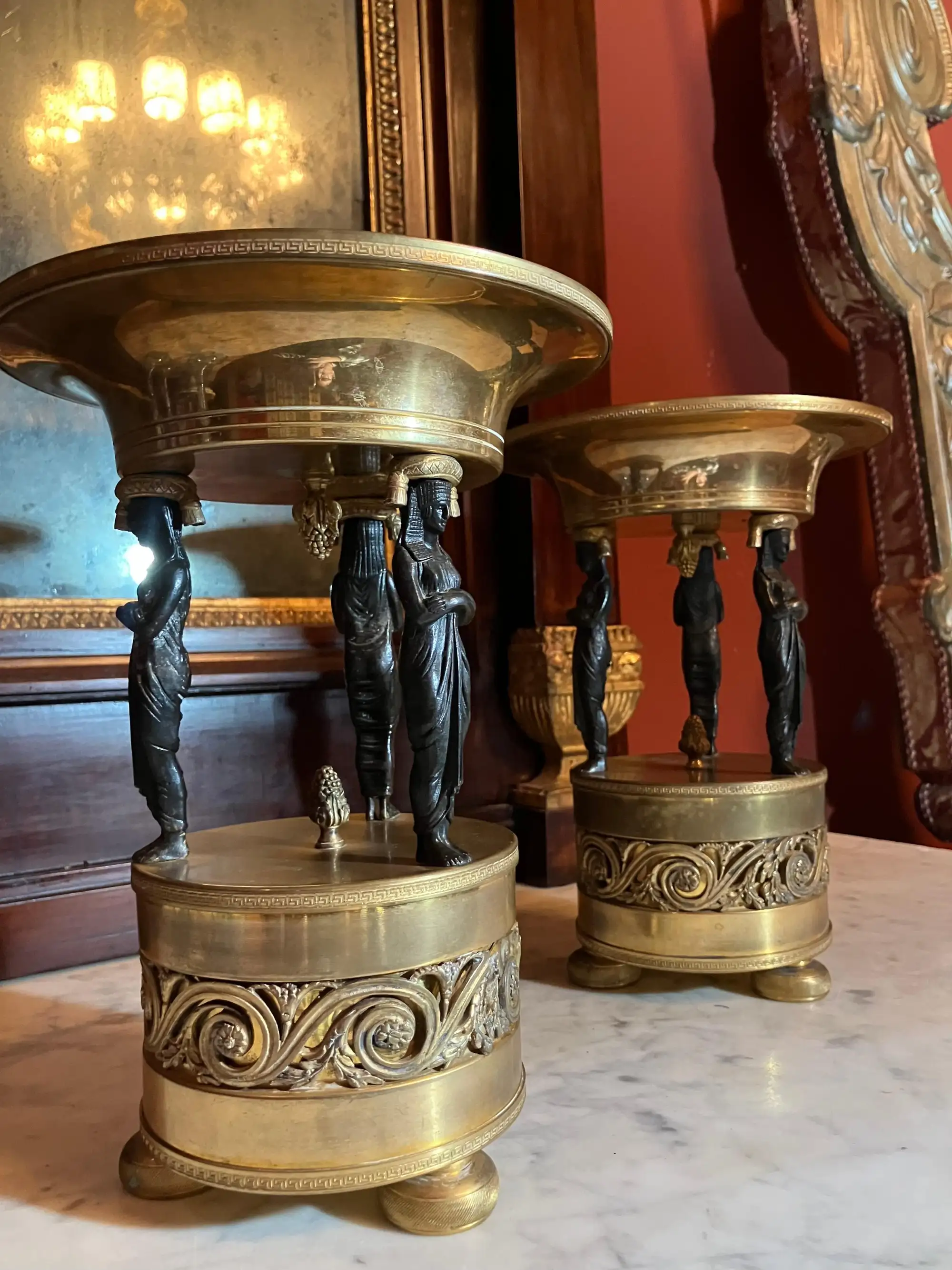 Coppia di Tazze in Bronzo e Ottone del Periodo Impero, XIX Secolo - immagine 3